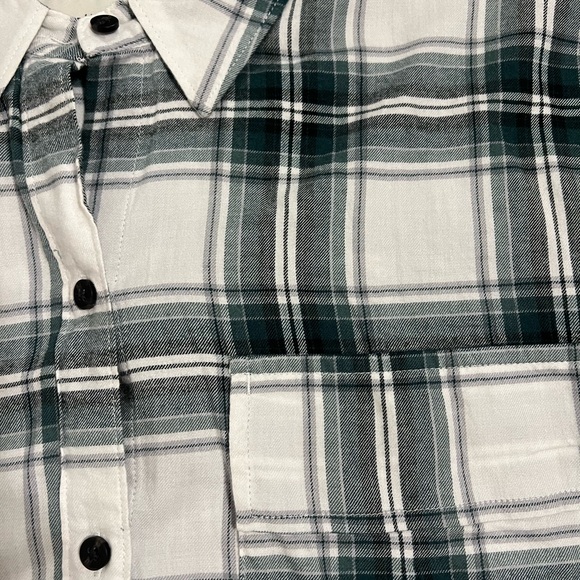 Abercrombie Green and White Cropped Flannel - Picture 3 of 3